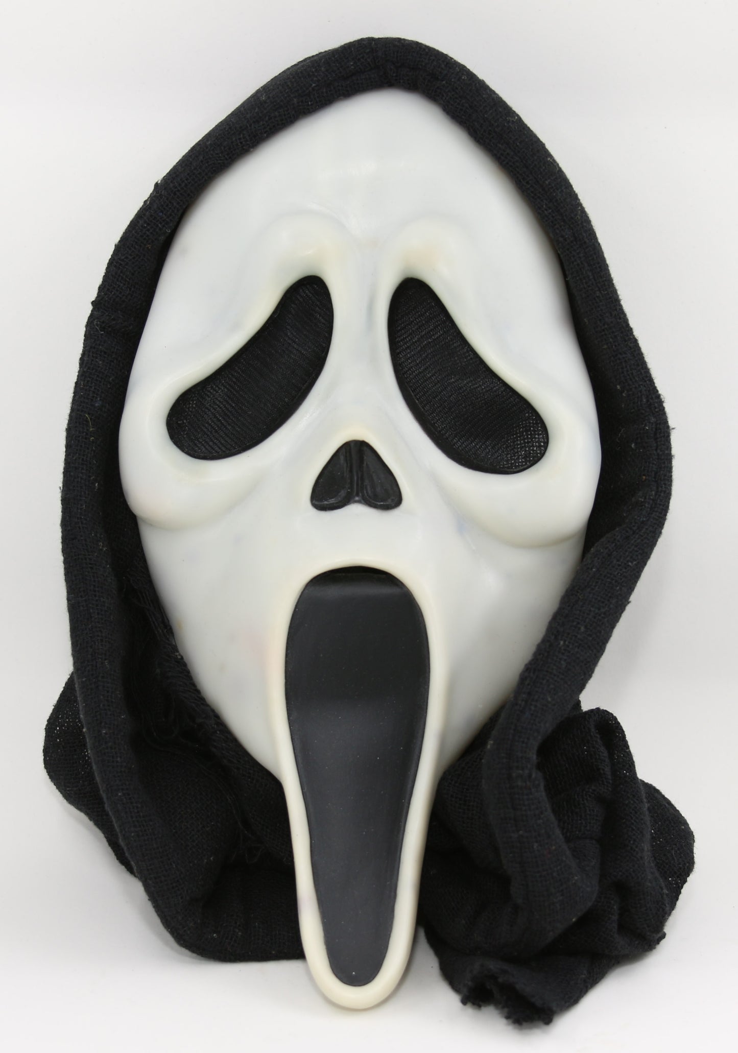 Scream 4 Movie Production Made Rejected Ghostface Mask Gifted by Wes Craven - 2011