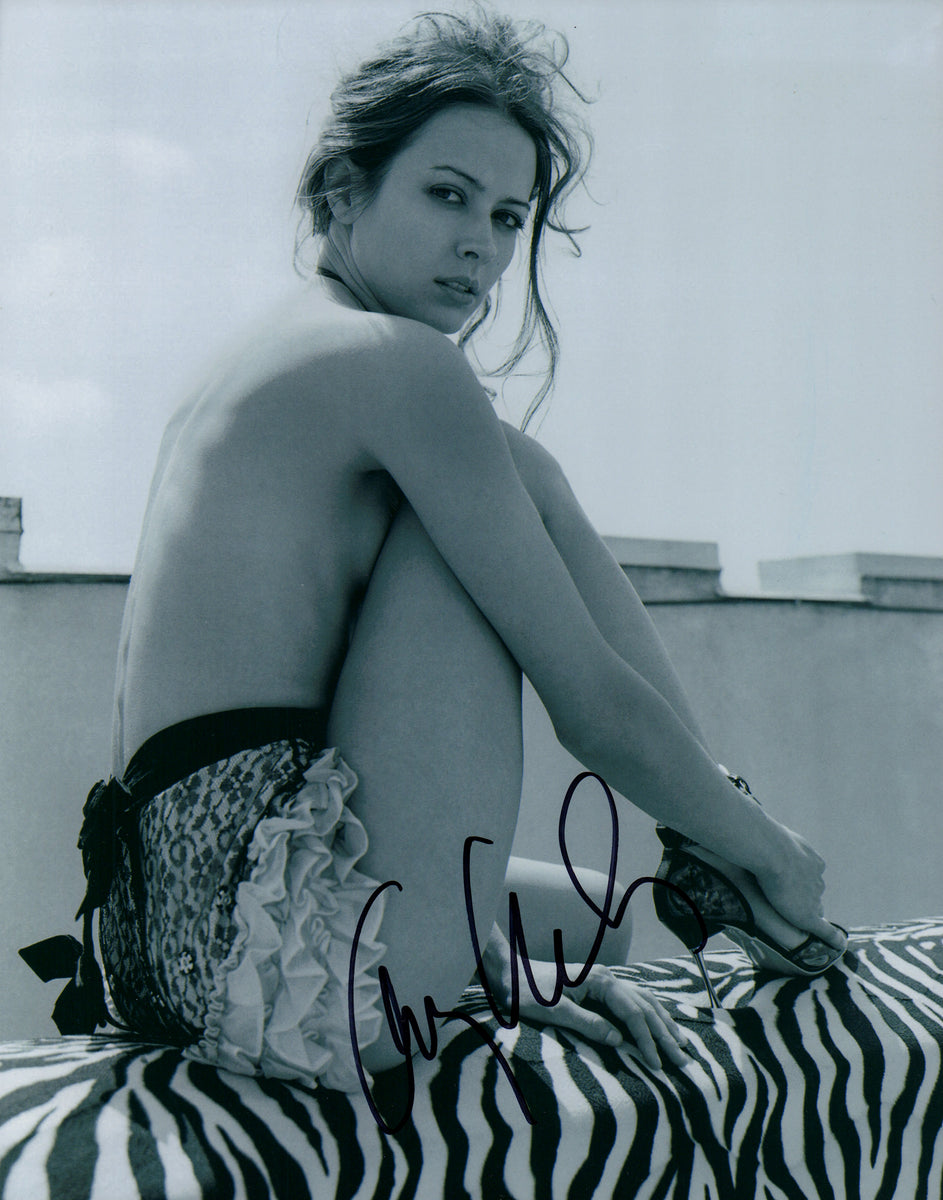 Amy Acker Sexy Near Nude Signed 11x14 B&W Photo – SWAU Auction