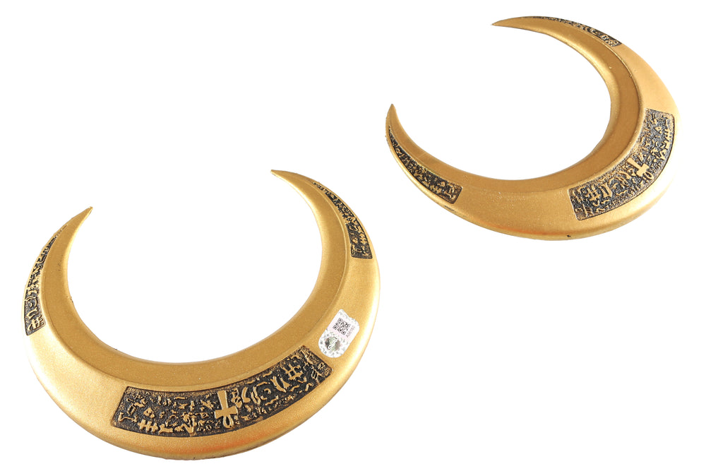
                  
                    Moon Knight Prop Replica Crescent Blade (SWAU) Signed by Oscar Isaac
                  
                