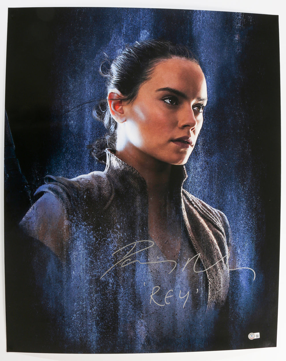 Daisy Ridley as Rey in Star Wars: The Last Jedi (Beckett Witnessed) Si –  SWAU Auction