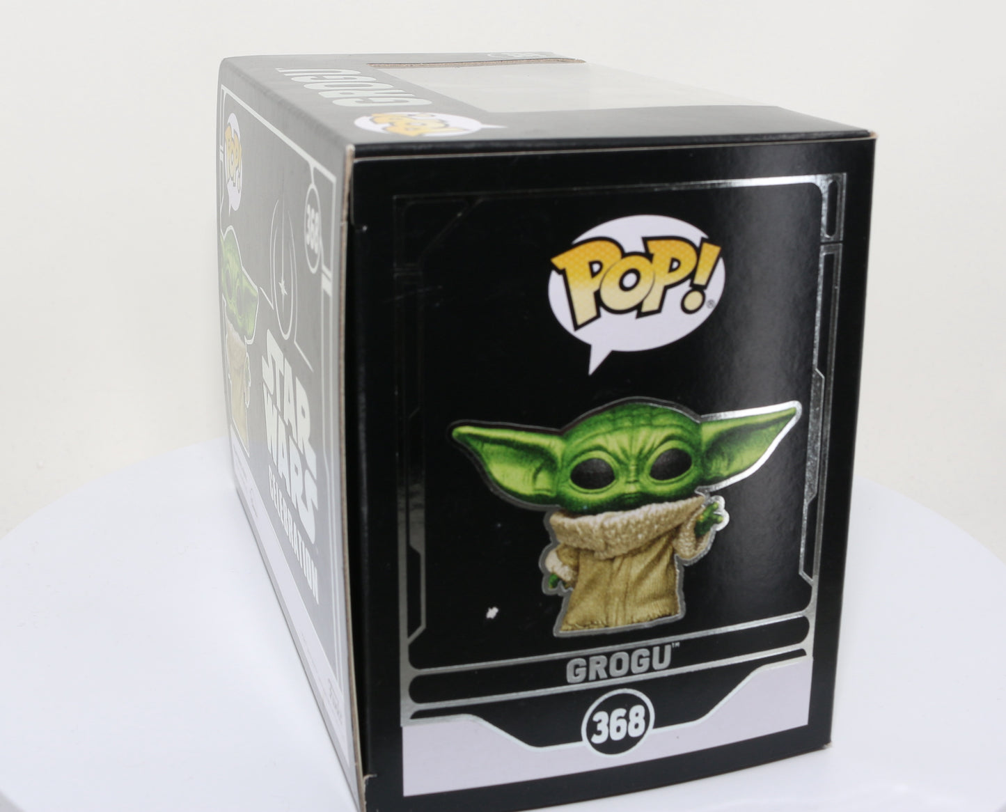 
                  
                    Grogu  from Star Wars: The Mandalorian Star Wars Celebration 2022 Exclusive Limited to 5000 Pieces Diamond Collection Funko POP! #368 - Grail
                  
                