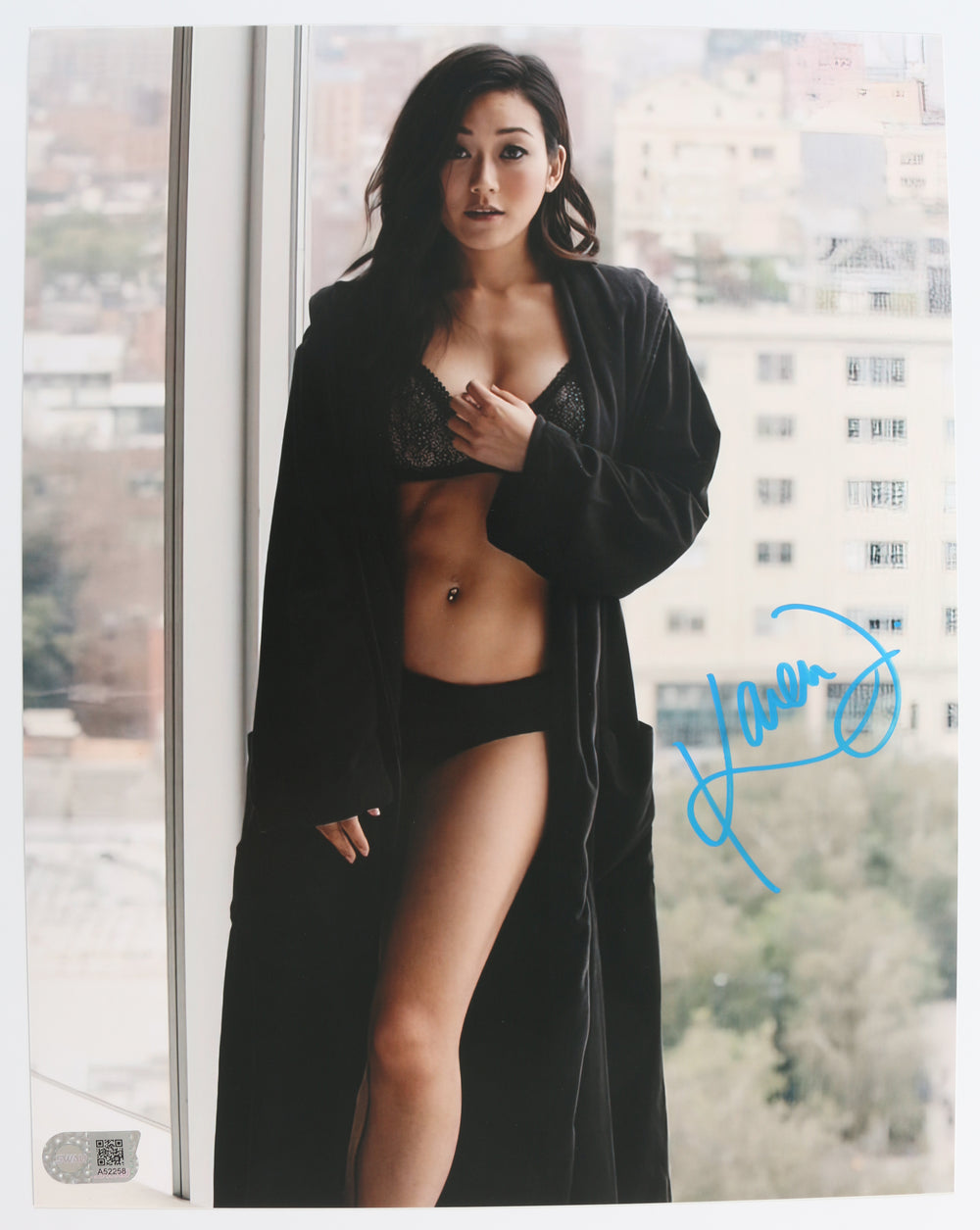 Karen Fukuhara from The Boys (SWAU) Sexy Signed 11x14 Photo