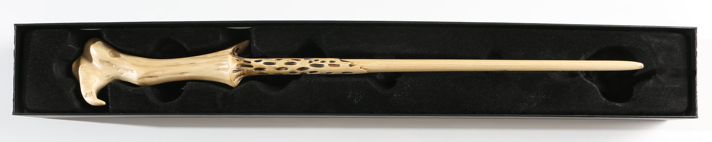 
                  
                    Ralph Fiennes as Lord Voldemort in Harry Potter & the Deathly Hallows – Part 2 Signed Prop Replica Wizarding World Wand with Character Name & Quote
                  
                