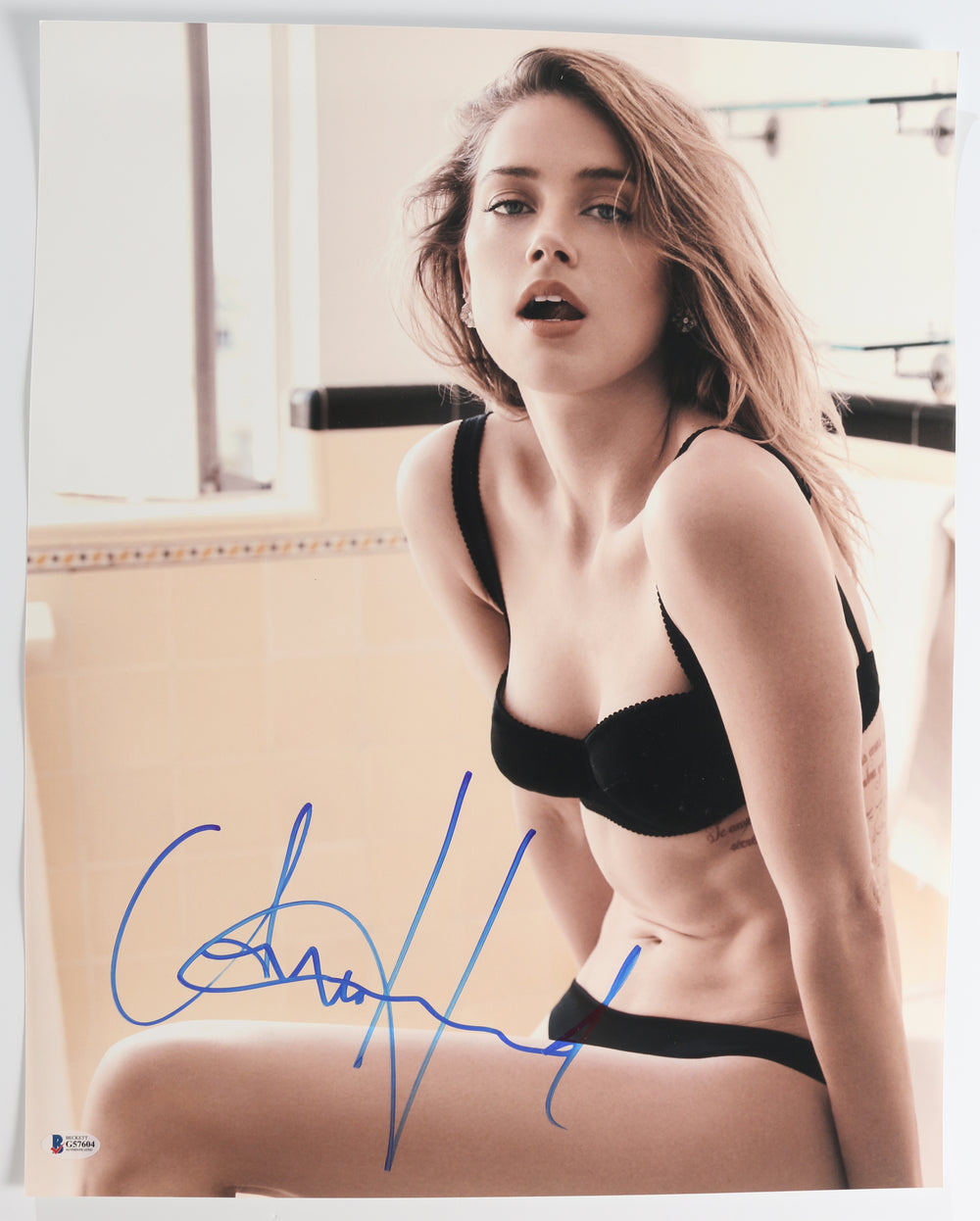 Amber Heard from Aquaman, Justice League, Zombieland, & Pineapple Express Sexy Signed 16x20 Photo