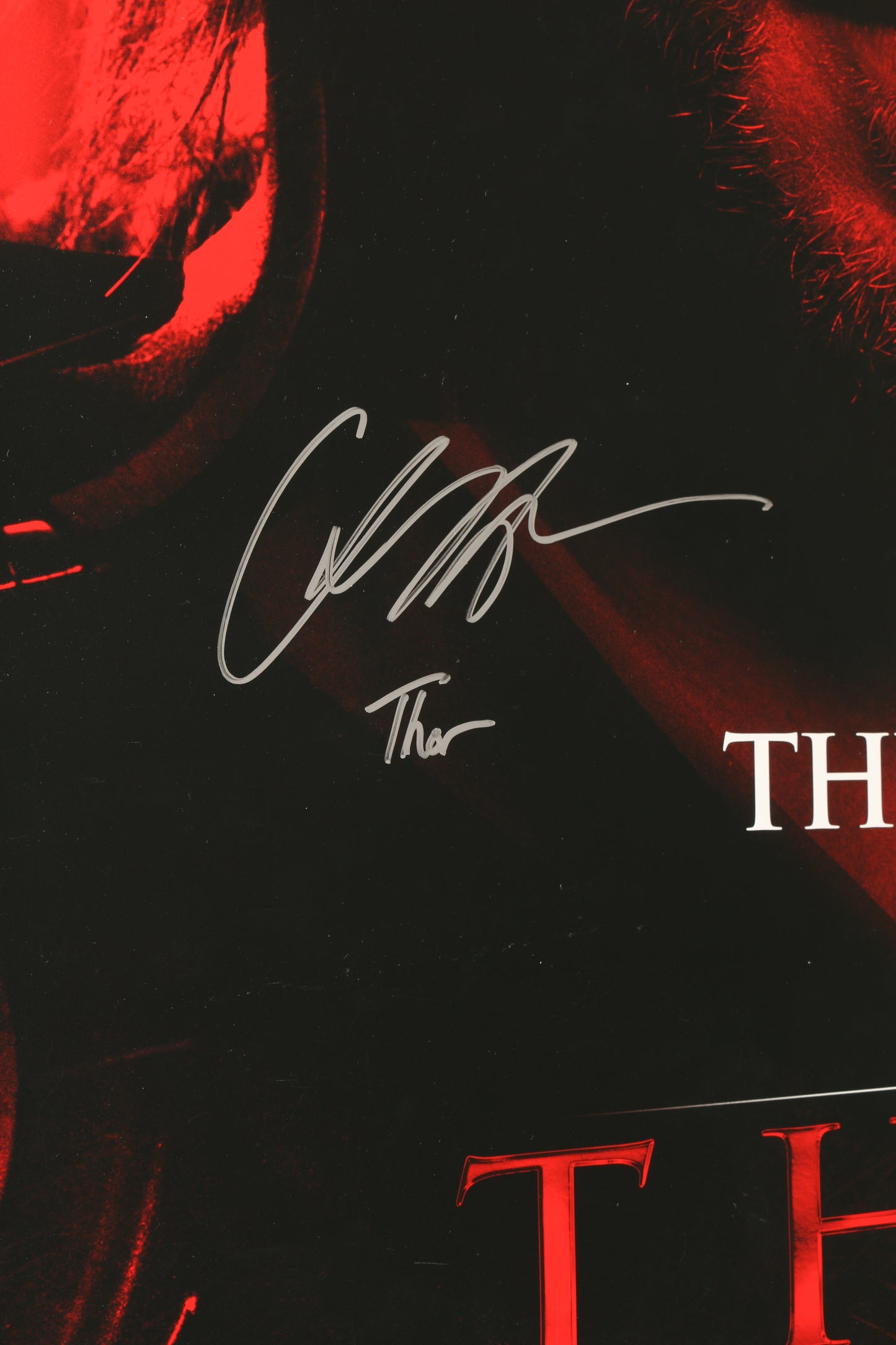 
                  
                    Chris Hemsworth as Thor in Thor Signed 27x40 Poster with Character Name
                  
                