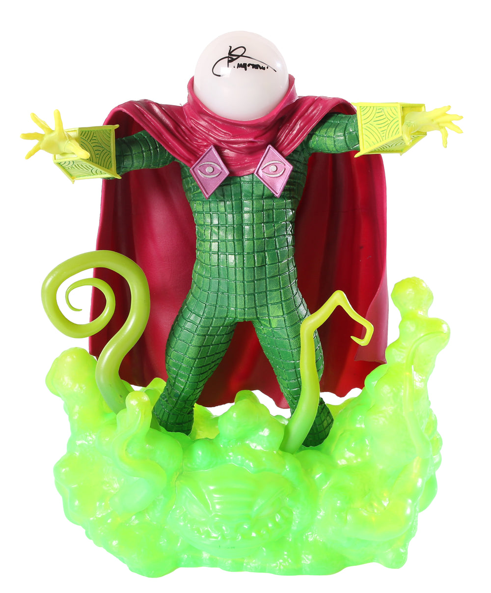 Jake Gyllenhaal as Mysterio from Spider-Man: Far From Home Diamond Select Gallery Signed PVC Diorama with Character Name