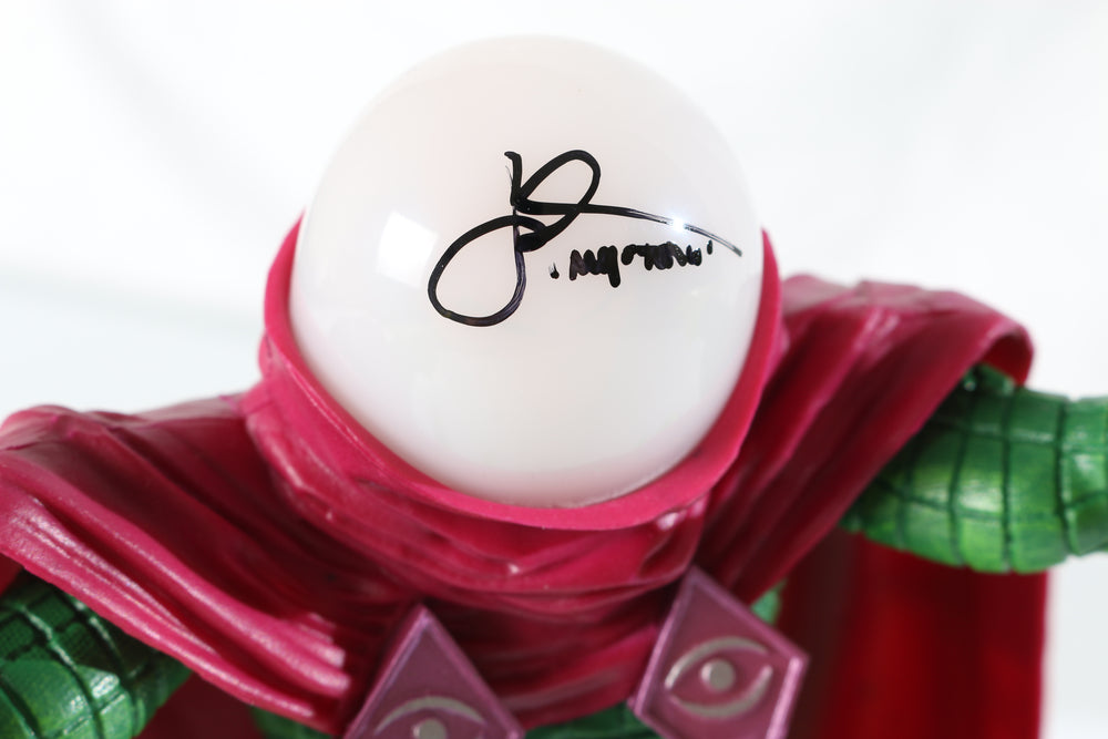 
                  
                    Jake Gyllenhaal as Mysterio from Spider-Man: Far From Home Diamond Select Gallery Signed PVC Diorama with Character Name
                  
                