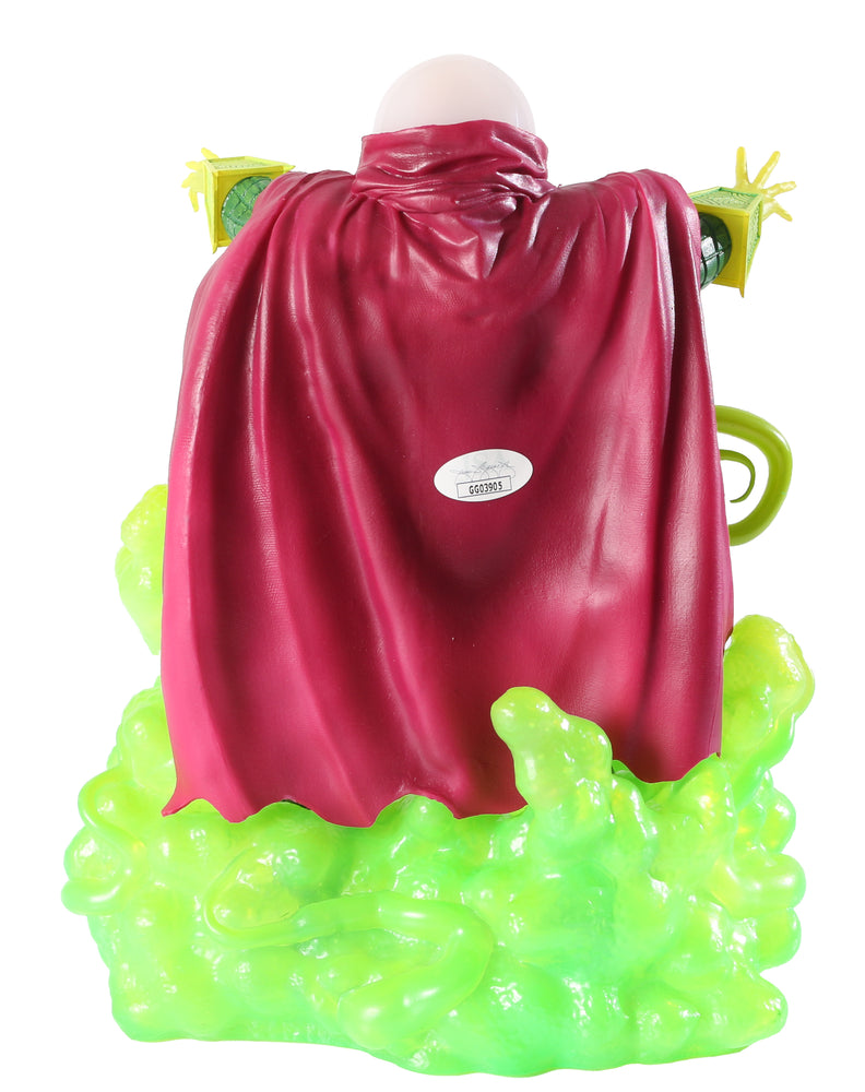 
                  
                    Jake Gyllenhaal as Mysterio from Spider-Man: Far From Home Diamond Select Gallery Signed PVC Diorama with Character Name
                  
                