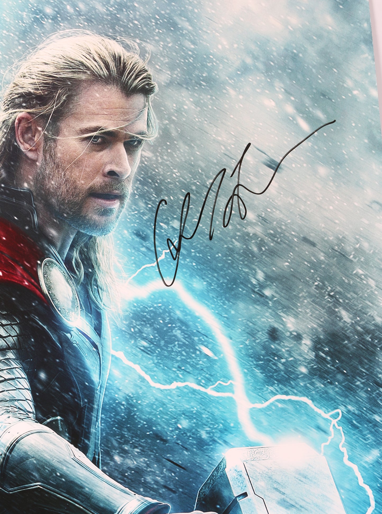 
                  
                    Chris Hemsworth as Thor in Thor: The Dark World (SWAU) Signed 27x40 Poster
                  
                