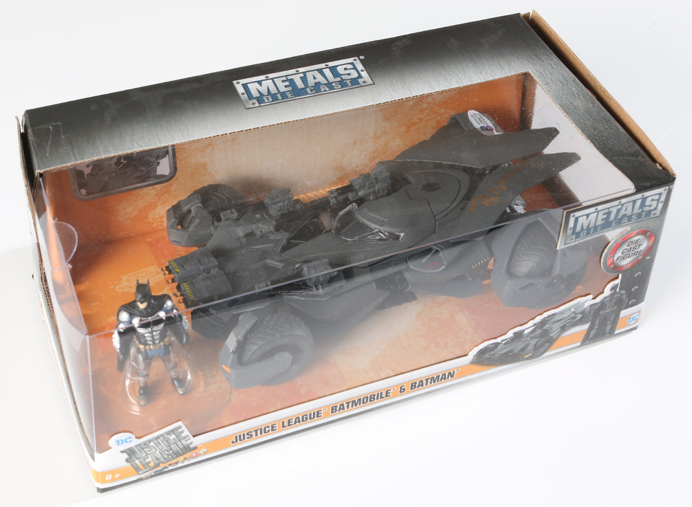 
                  
                    Ben Affleck as Batman in Justice League (Beckett Witnessed) Signed 1:24 Batmobile with Batman Figure
                  
                