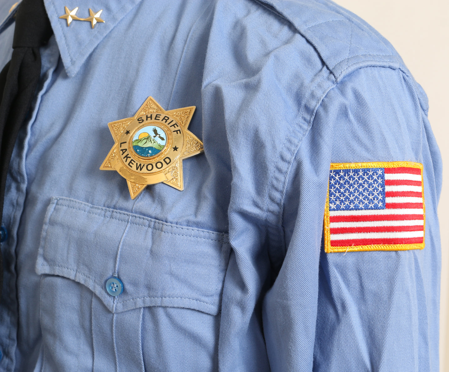 
                  
                    Scream The TV Series Sheriff Clark Hudson Jason Wiles' Production Worn Wardrobe - 2015
                  
                