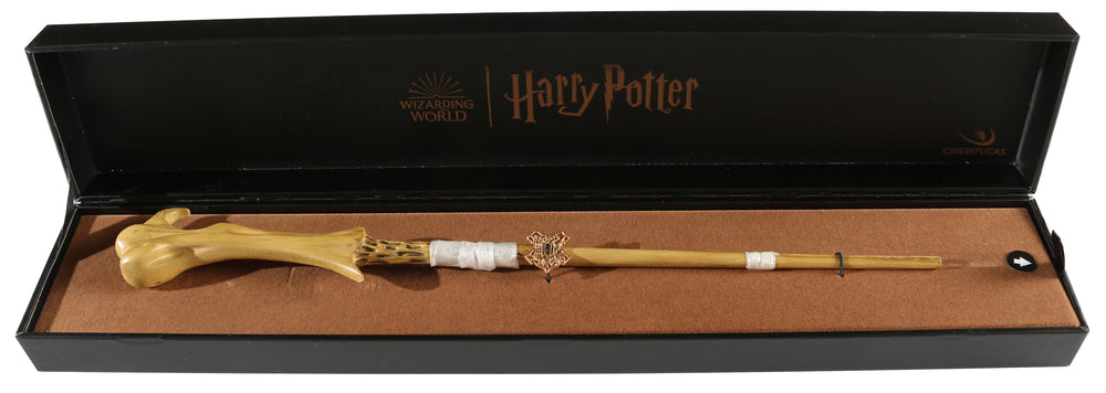 
                  
                    Ralph Fiennes as Lord Voldemort in Harry Potter & the Deathly Hallows – Part 2 Signed Prop Replica Wizarding World Wand with Character Name & Quote
                  
                