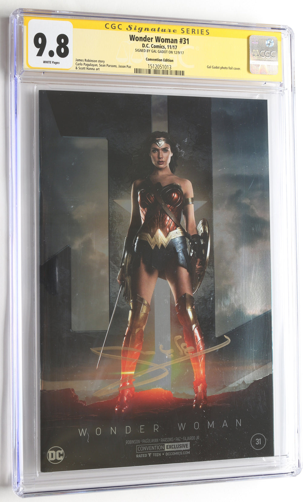 Wonder Woman #31 - Signed by Gal Gadot - Photo Foil Cover (CGC Signature Series 9.8) 2017