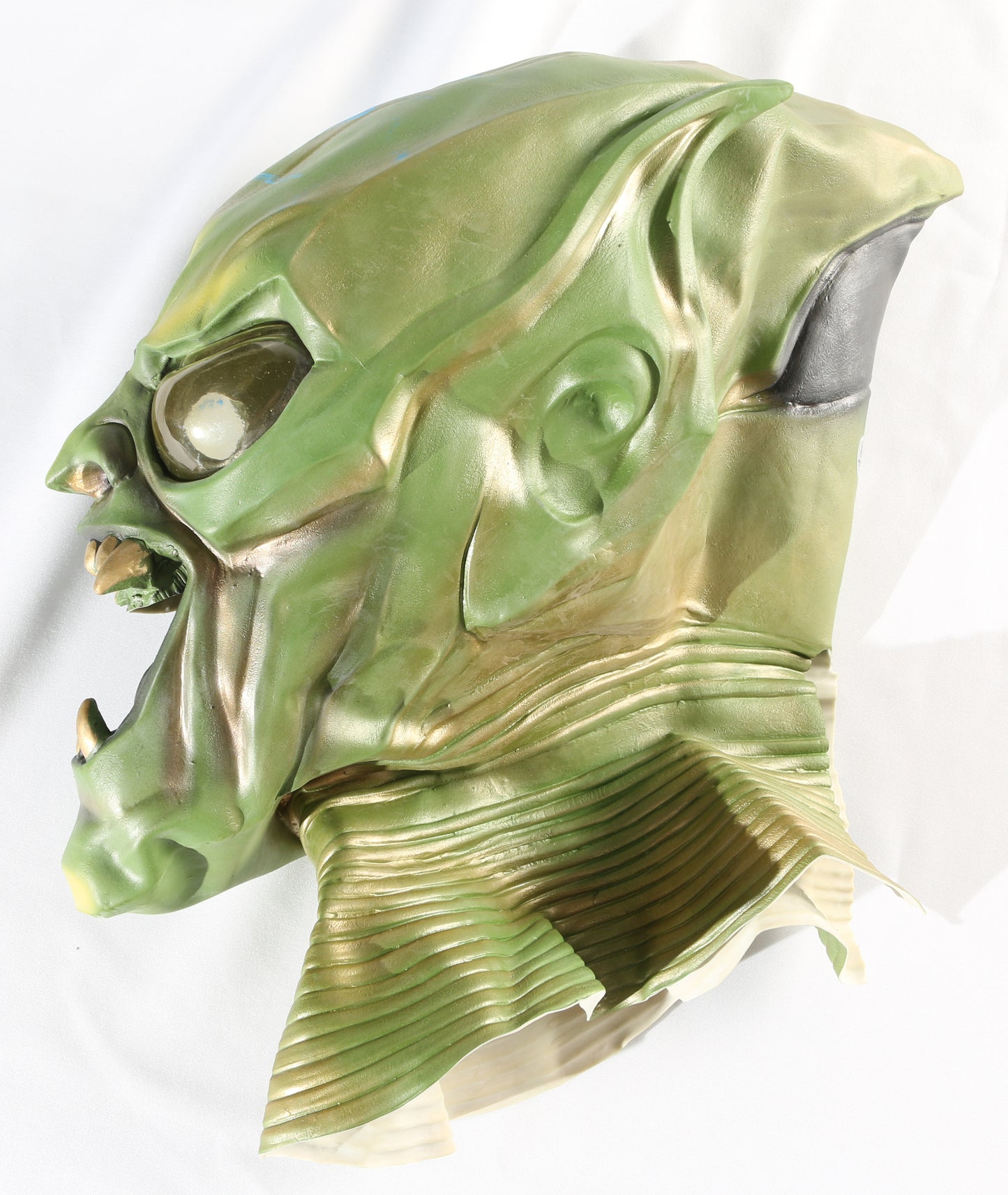 
                  
                    Willem Dafoe as The Green Goblin in Spider-Man (Beckett) Signed Prop Replica Mask
                  
                