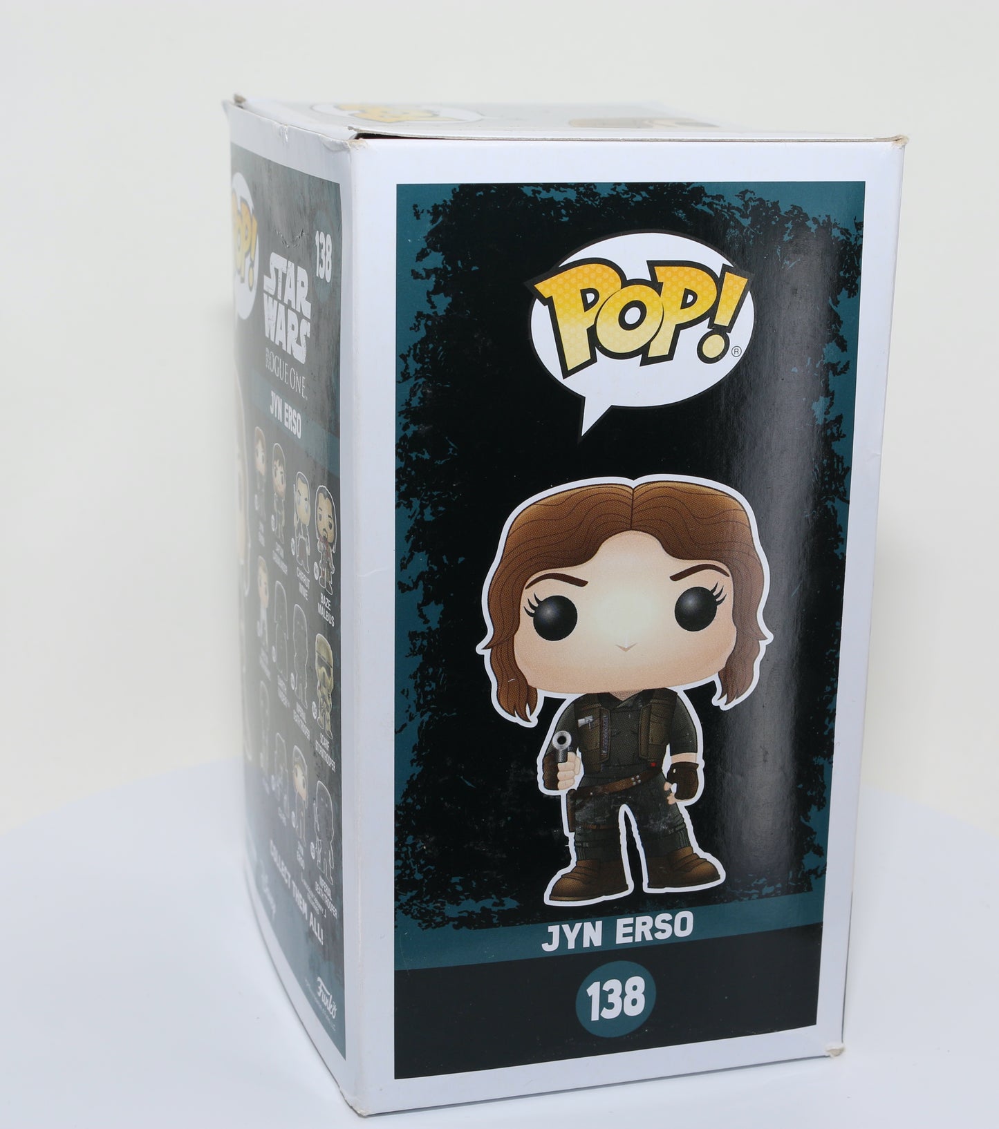 
                  
                    Felicity Jones as Jyn Erso in Rogue One: A Star Wars Story (SWAU Authenticated) Signed Funko POP! #138
                  
                