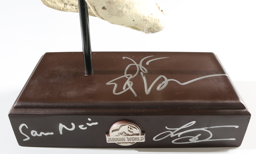 
                  
                    Laura Dern as Ellie Sattler, Jeff Goldblum as Ian Malcolm, & Sam Neill as Alan Grant in Jurassic Park (Celebrity Authentics) Signed Resin Paper Weight T-Rex Skull Replica
                  
                