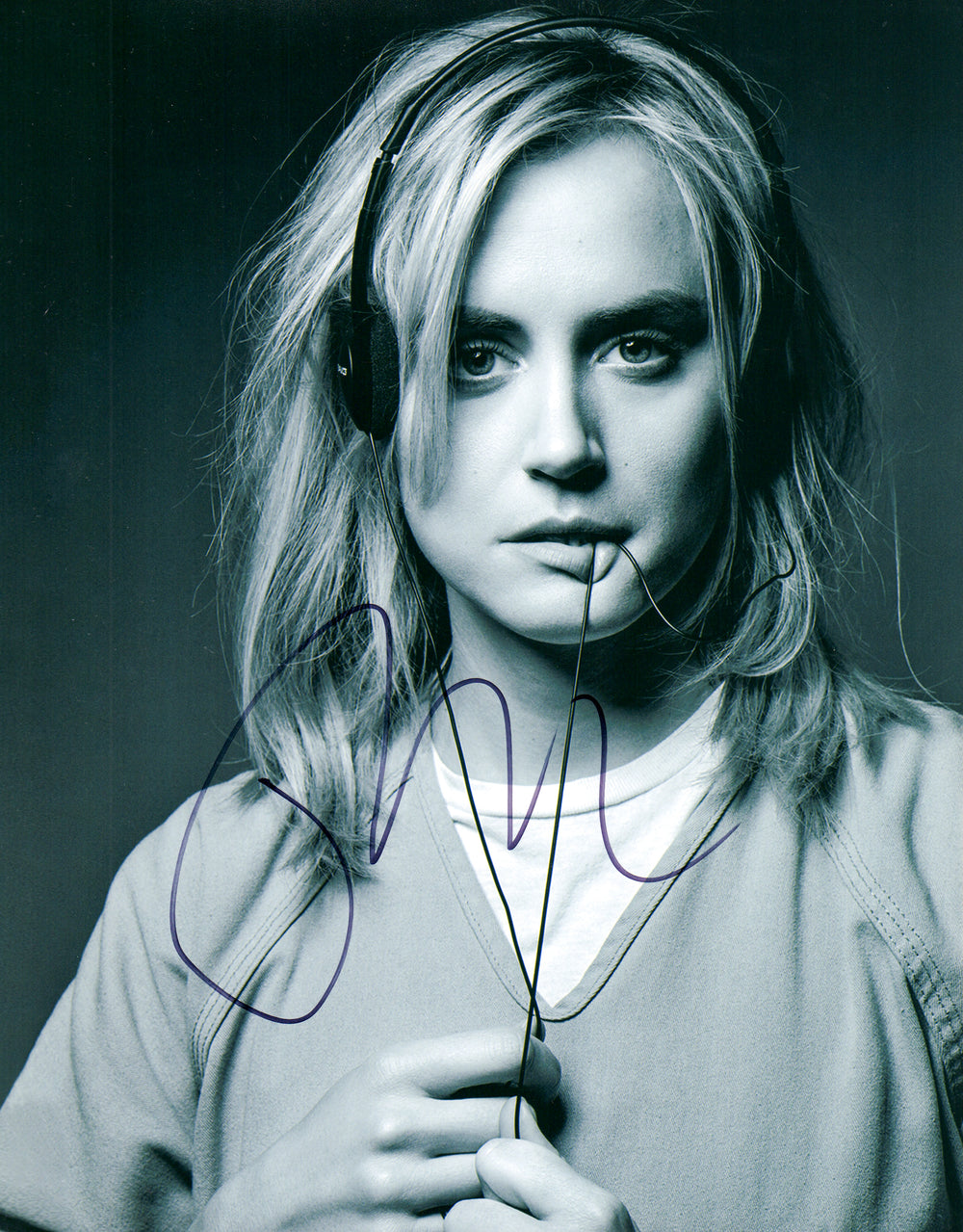 Taylor Jane Schilling as Piper Chapman in Netflix's Orange Is the New Black Signed 11x14 Photo