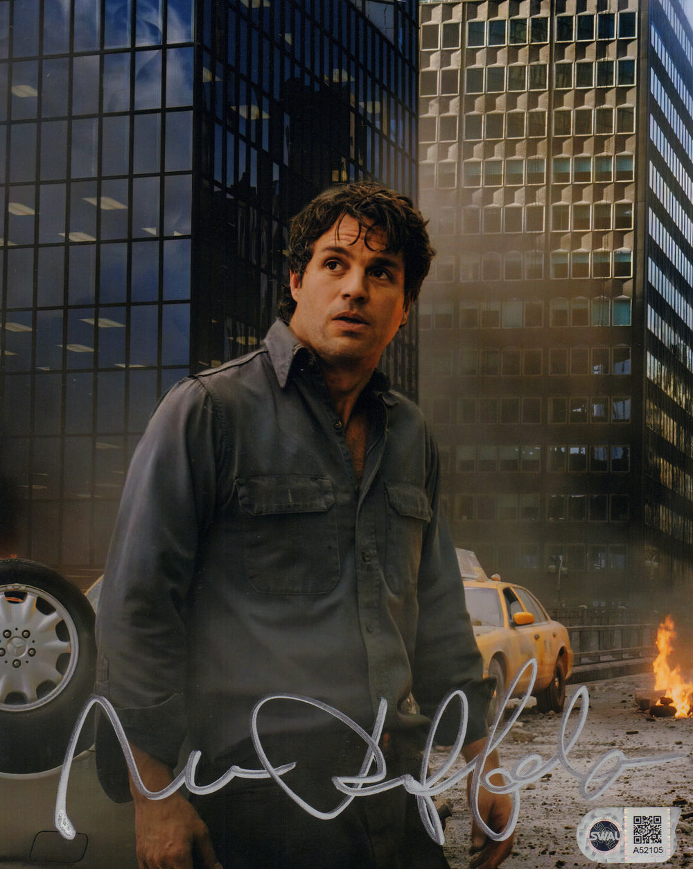Mark Ruffalo as Bruce Banner / The Hulk in Marvel's The Avengers (SWAU) Signed 8x10 Photo