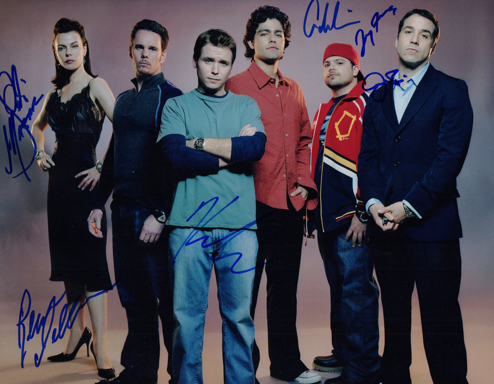 Entourage 11x14 Photo Cast Signed by Debi Mazar, Kevin Dillon, Kevin Connolly, Adrian Grenier, Jerry Ferrara, & Jeremy Piven,
