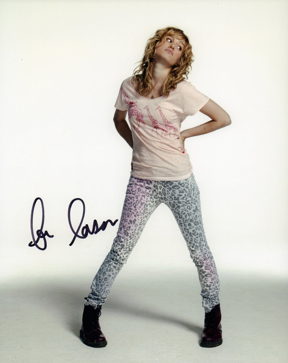 Brie Larson Captain Marvel in Marvel Sexy Signed 8x10 Photo – SWAU Auction