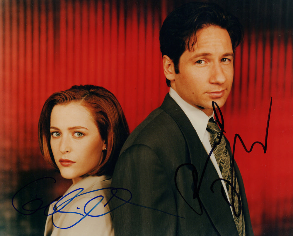 David Duchovny Fox Mulder and Gillian Anderson as Dana Scully in The X-Files Signed 8x10 Photo