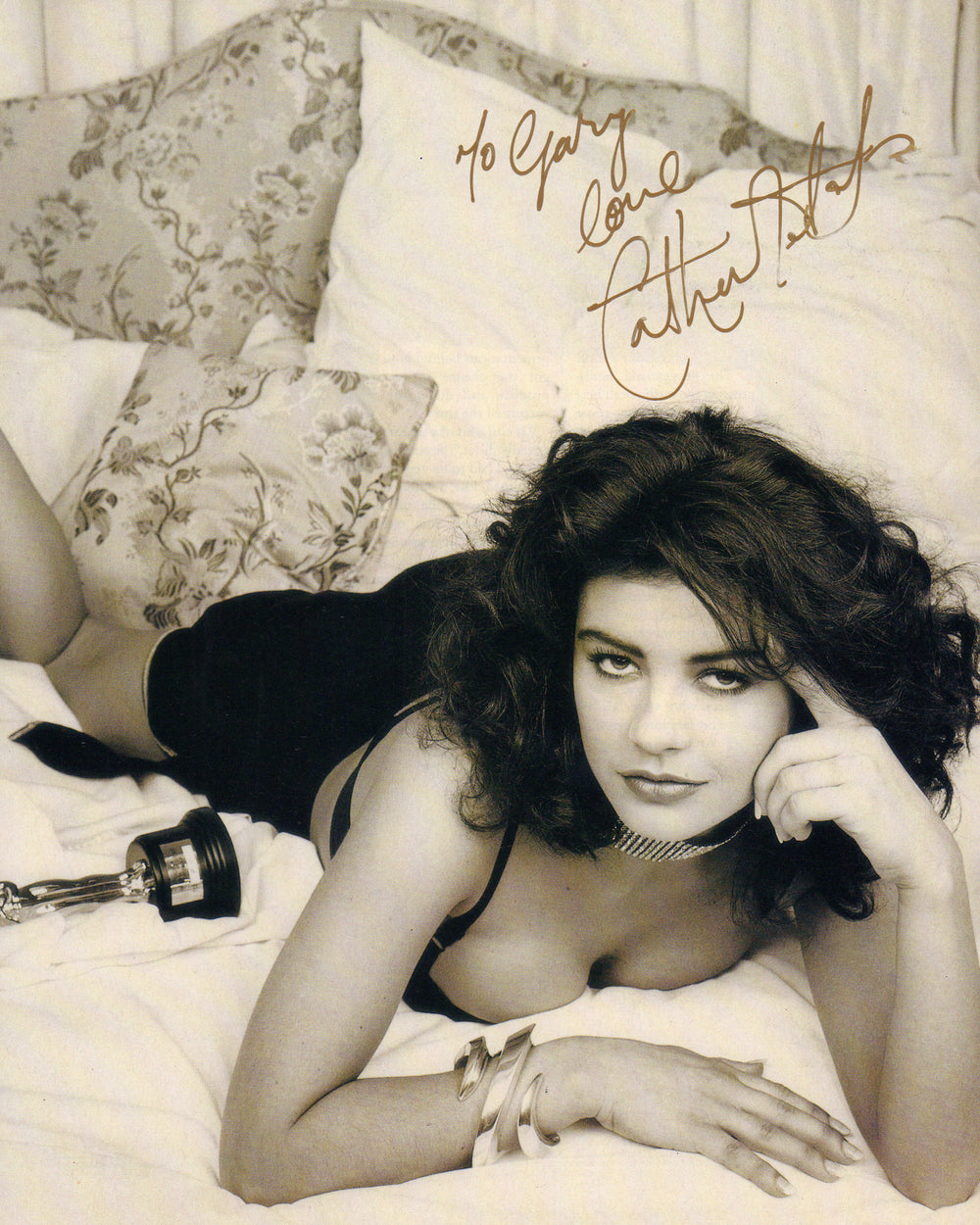 Catherine Zeta-Jones from Wednesday, The Mask of Zorro, Entrapment, Chicago, & Ocean's Twelve Sexy Signed 8x10 Magazine Page