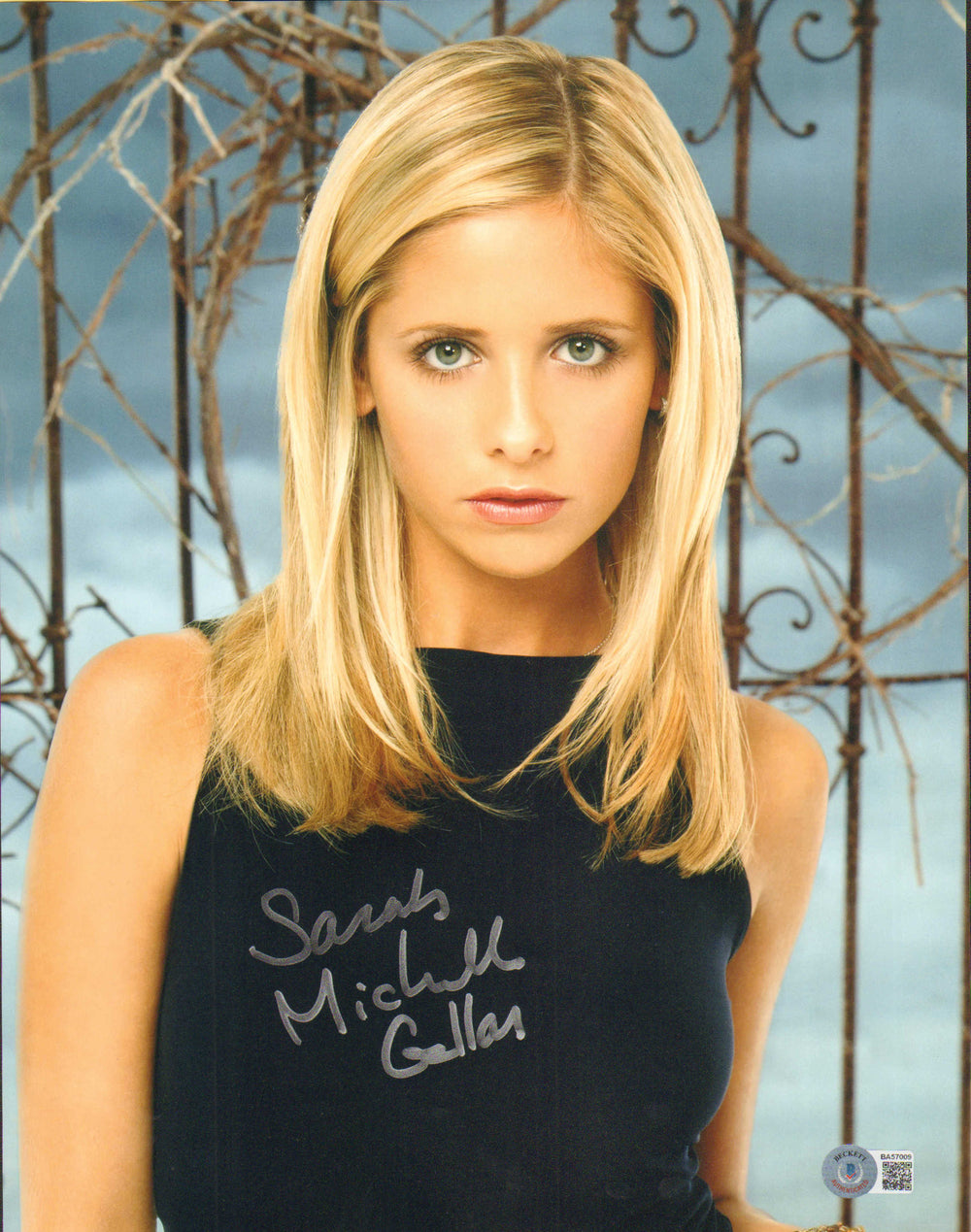 Sarah Michelle Gellar as Buffy Summers in Buffy the Vampire Slayer (Beckett) Signed 11x14 Photo