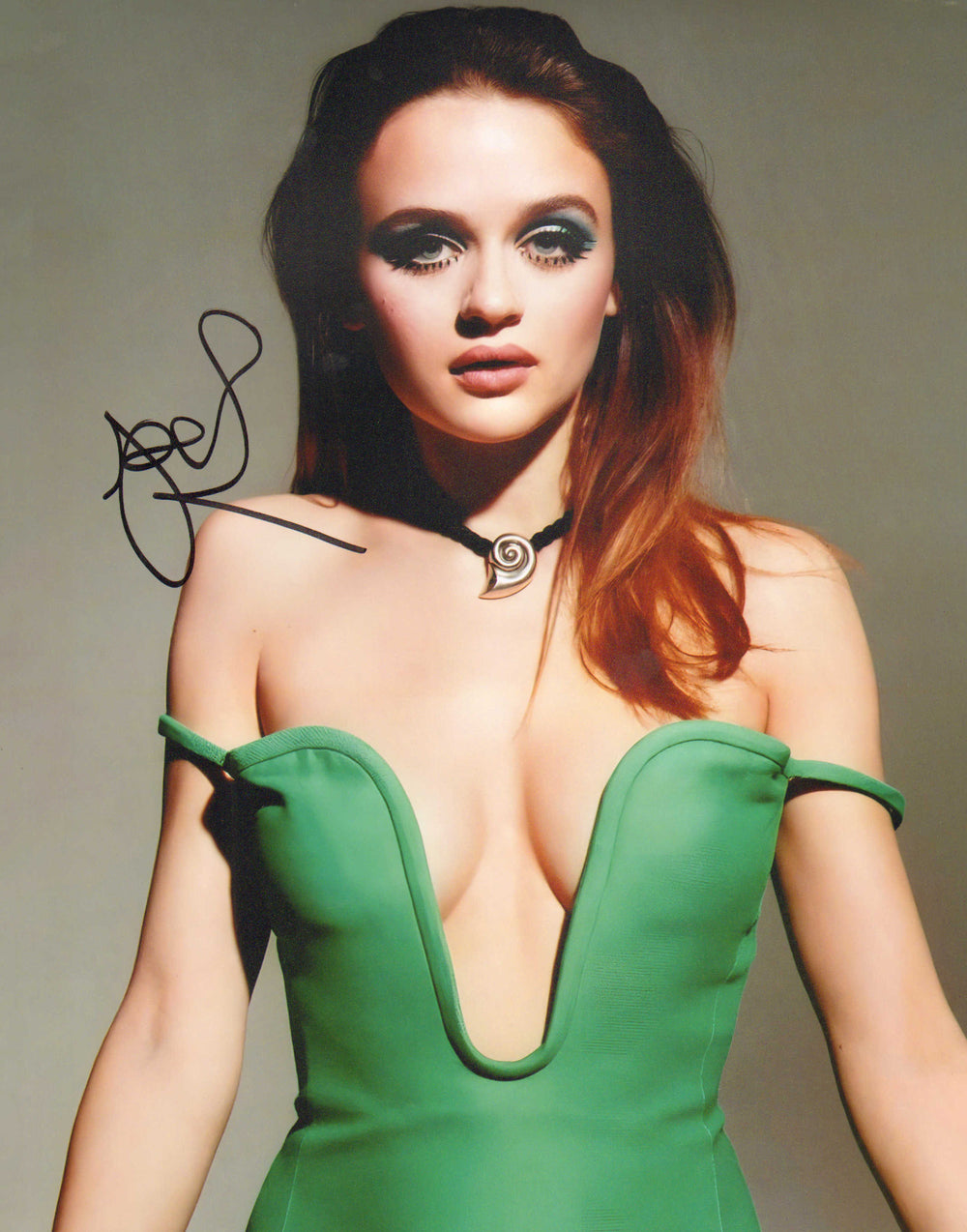 Joey King from Dark Knight Rises and Bullet Train Sexy Signed 11x14 Photo