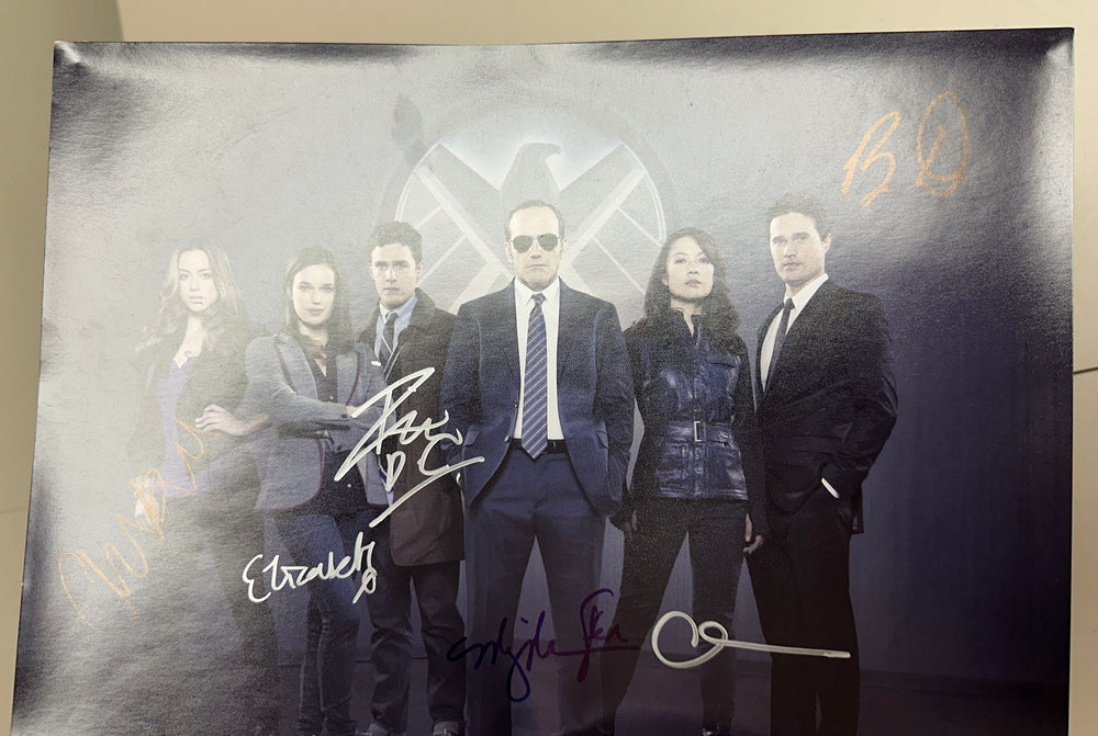 
                  
                    Agents of S.H.I.E.L.D. 11x14 Photo Cast Signed by Chloe Bennet, Brett Dalton, Iain De Caestecker, Clark Gregg, Elizabeth Henstridge, & Ming-Na Wen
                  
                