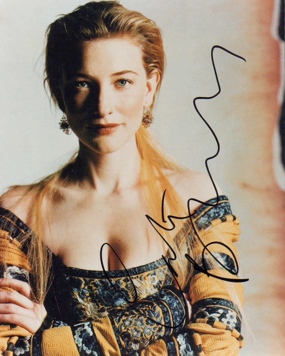 Cate Blanchett as Queen Elizabeth the First in Elizabeth Signed 8x10 Photo