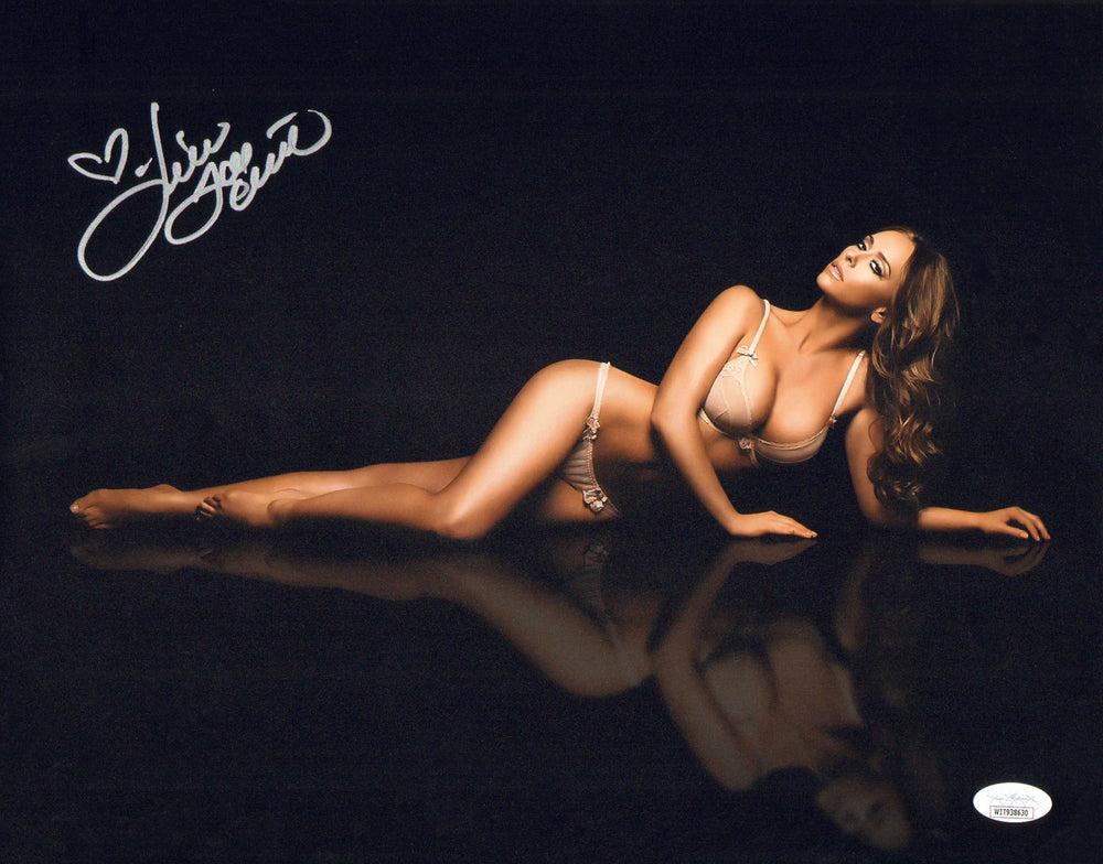 Jennifer Love Hewitt from I Know What You Did Last Summer, Ghostwhisperer, and Can't Hardly Wait Sexy (JSA) Signed 11x14 Photo