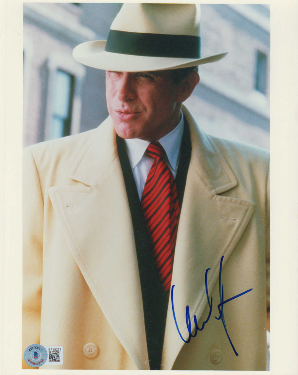 Warren Beatty as Dick Tracy in Dick Tracy (Beckett) Signed 8x10 Photo