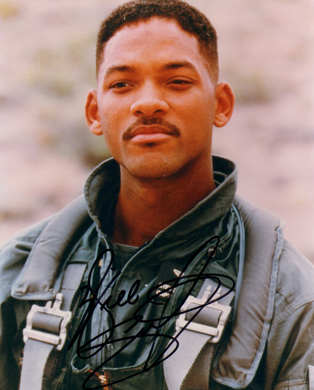 Will Smith as Captain Steven Hiller in Independence Day Signed 8x10 Photo