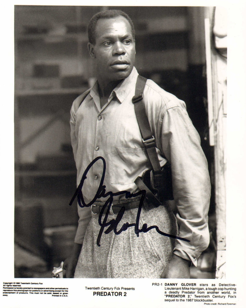 Danny Glover as Detective-Lietenant Mike Harrigan in Predator 2 Signed 8x10 Press Photo