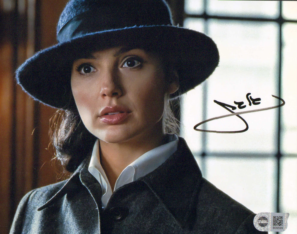 Gal Gadot as Diana Prince / Wonder Woman in Wonder Woman (SWAU) Signed 8x10 Photo