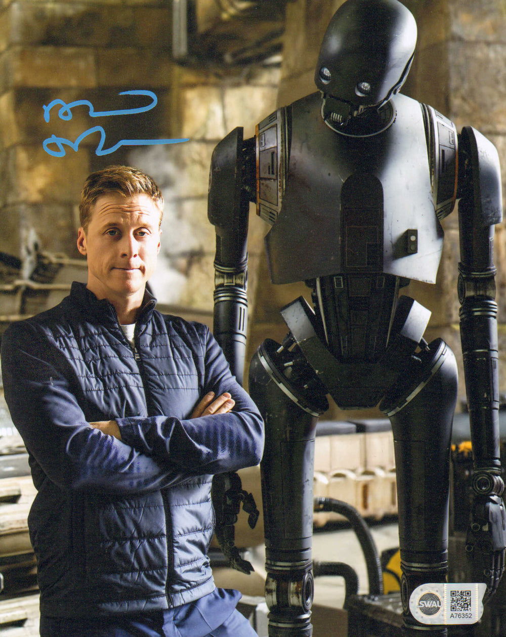 Alan Tudyk as K-2SO Behind the Scenes of Rogue One: A Star Wars Story (SWAU) Signed 8x10 Photo
