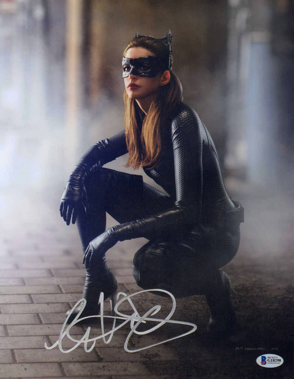 Anne Hathaway as Catwoman in The Dark Knight Rises (Beckett) Signed 11x14 Photo