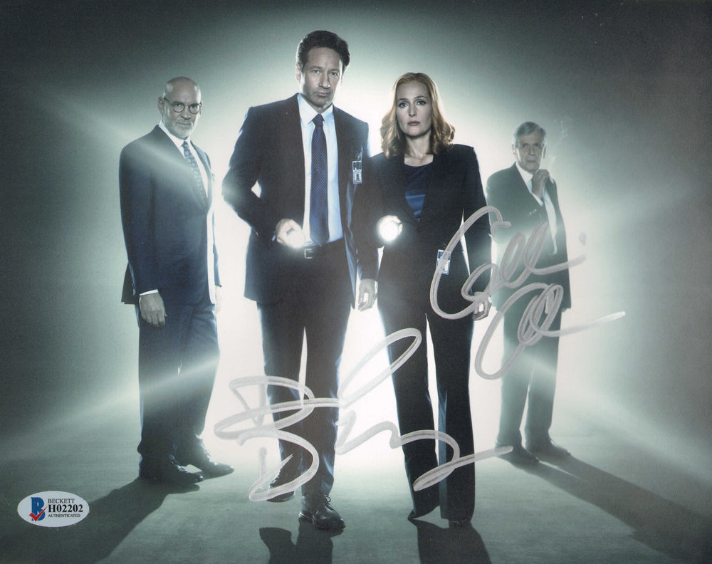 Gillian Anderson as Agent Dana Scully & David Duchovny as Agent Fox Mulder in The X-Files (Beckett) Signed 8x10 Photo