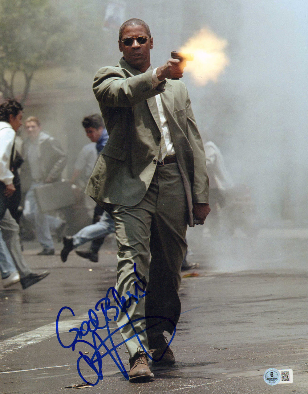 Denzel Washington as John W. Creasy in Man on Fire (Beckett) Signed 11x14 Photo