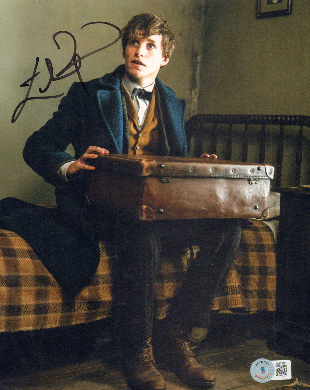 Eddie Redmayne as Newt Scamander in Fantastic Beasts and Where to Find Them (Beckett) Signed 8x10 Photo