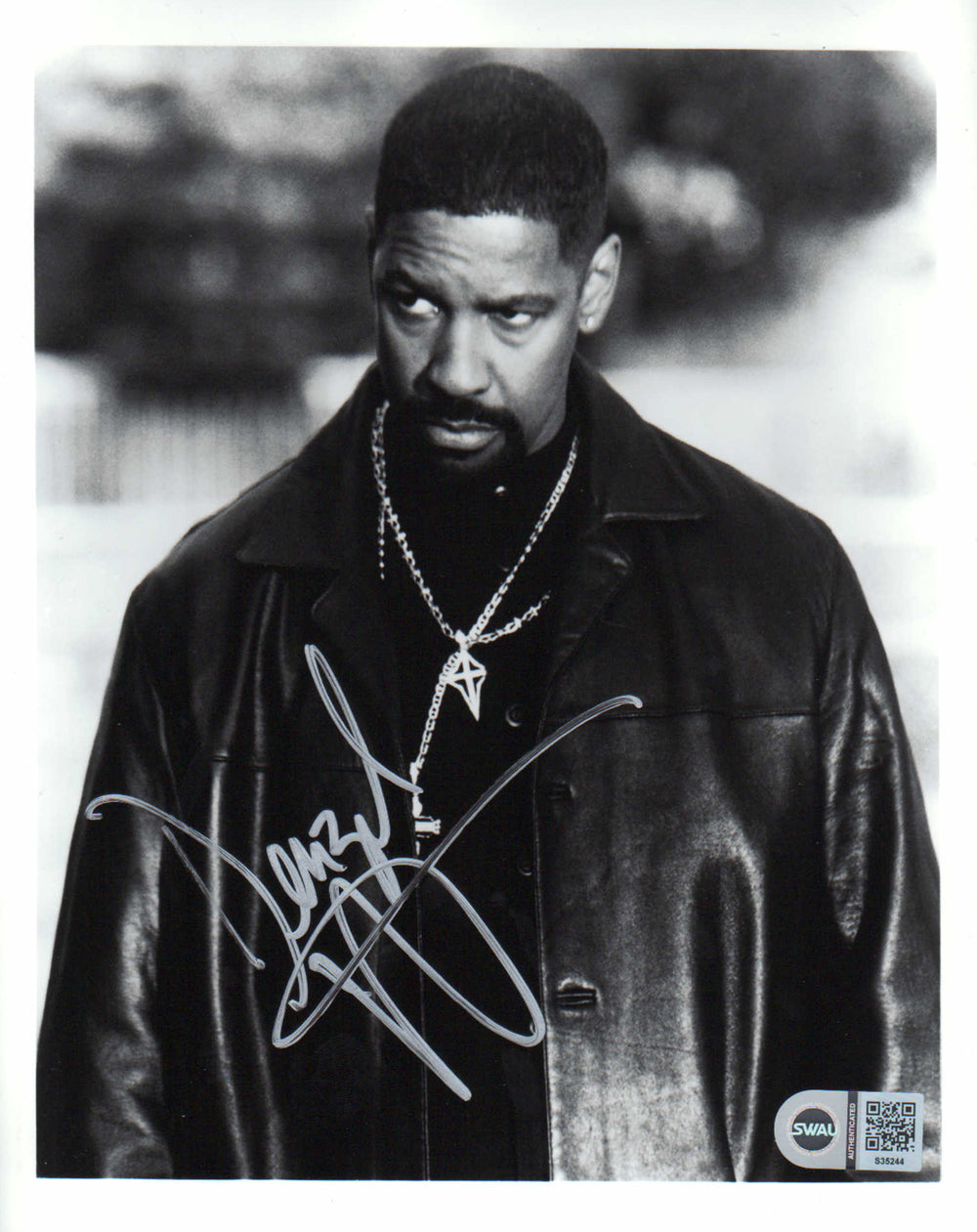 Denzel Washington as Det. Alonzo Harris in Training Day (SWAU Authenticated) Signed 8x10 Photo