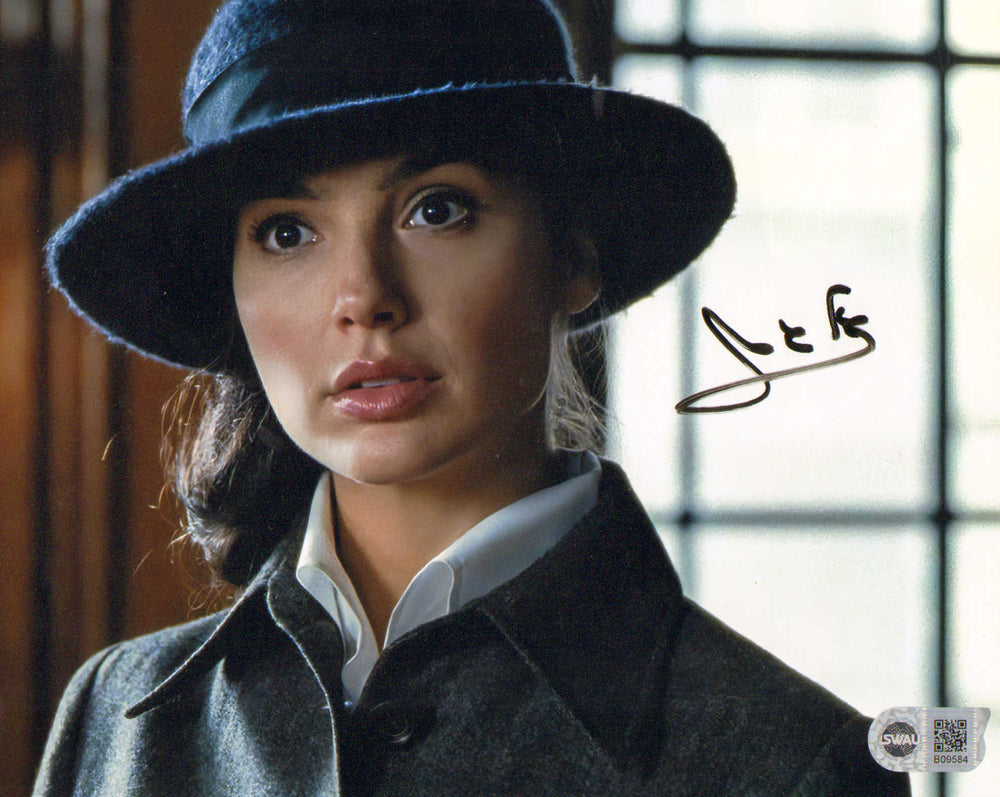 Gal Gadot as Diana Prince / Wonder Woman in Wonder Woman (SWAU) Signed 8x10 Photo
