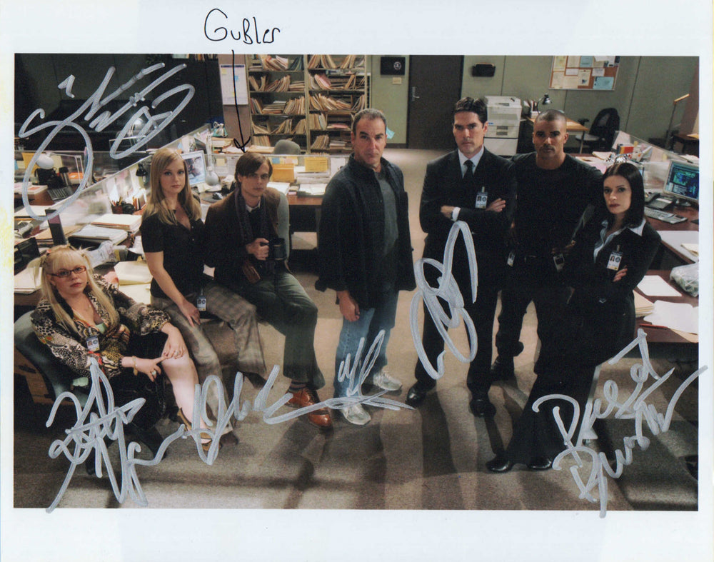 Criminal Minds 8x10 Photo Cast Signed by Matthew Gray Gubler, Thomas Gibson, Mandy Patinkin, Shemar Moore, Paget Brewster, Kirsten Vangsness, and A. J. Cook