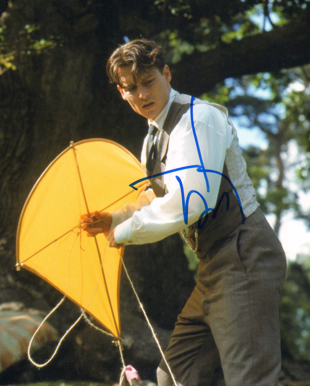 Johnny Depp as Sir James Matthews in Finding Neverland Signed 8x10 Photo