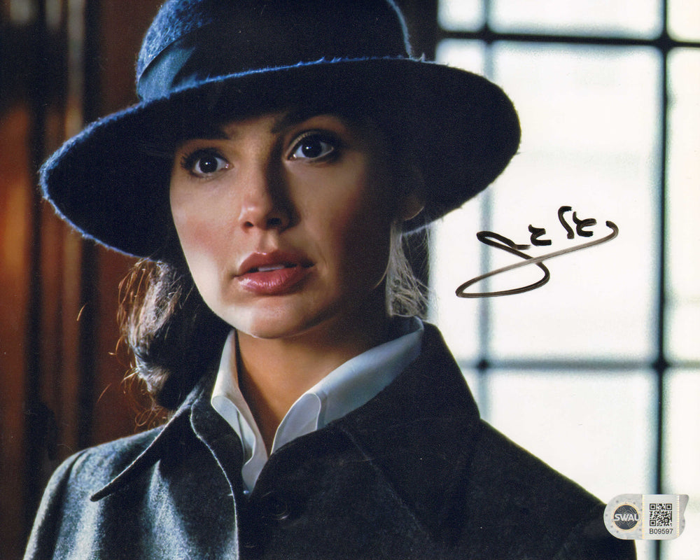 Gal Gadot as Diana Prince / Wonder Woman in Wonder Woman (SWAU) Signed 8x10 Photo