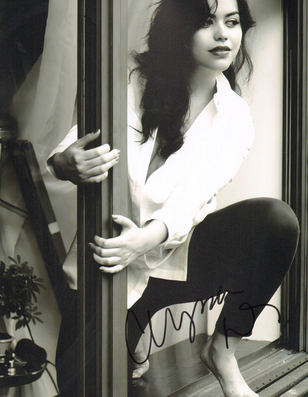 Alyssa Diaz from The Rookie & Narcos: Mexico Sexy Signed 11x14 Photo