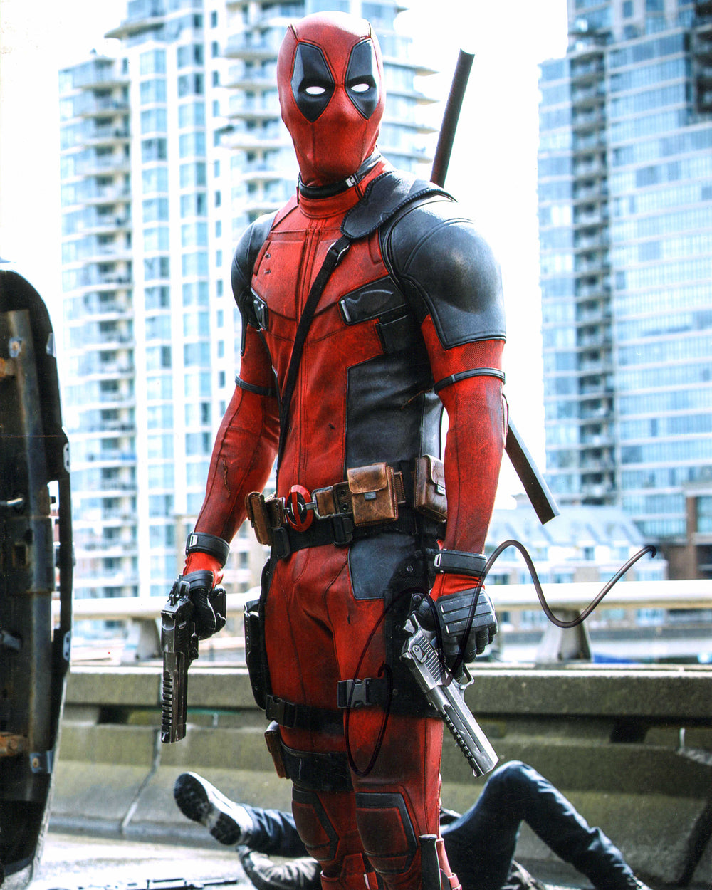 Ryan Reynolds as Deadpool in Deadpool (ACOA) Signed 8x10 Photo