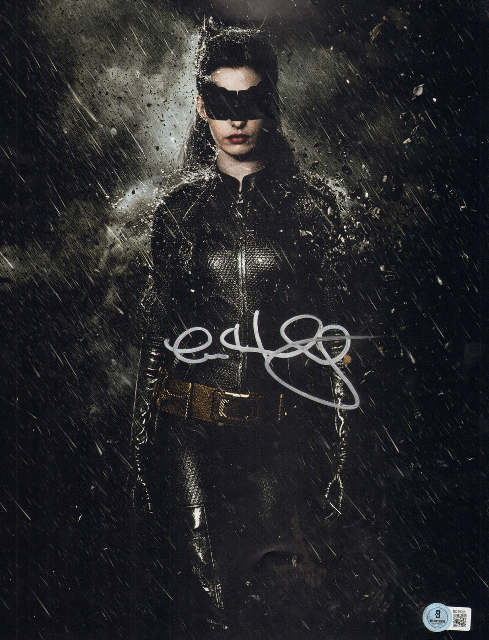 Anne Hathaway as Catwoman in The Dark Knight Rises (Beckett) Signed 11x14 Photo
