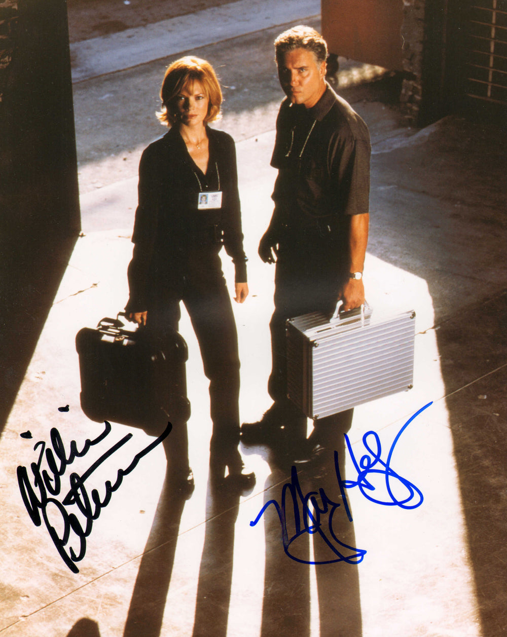 Marg Helgenberger as Catherine Willows & William Petersen as Dr. Gil Grissom in CSI: Crime Scene Investigation Signed 8x10 Photo