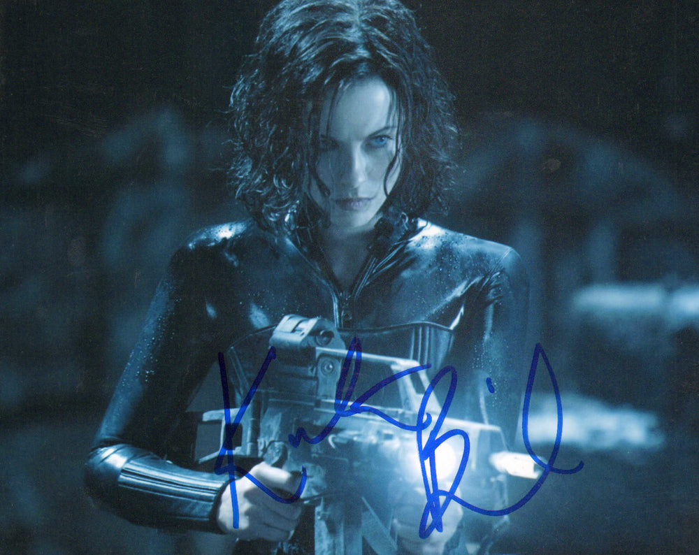 Kate Beckinsale as Selene in Underworld: Evolution Signed 8x10 Photo